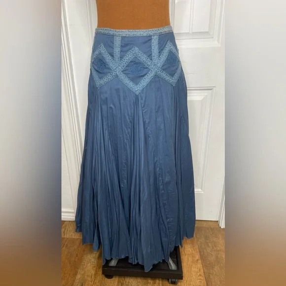 Elegant Blue Maxi Skirt - Picture 2 of 9